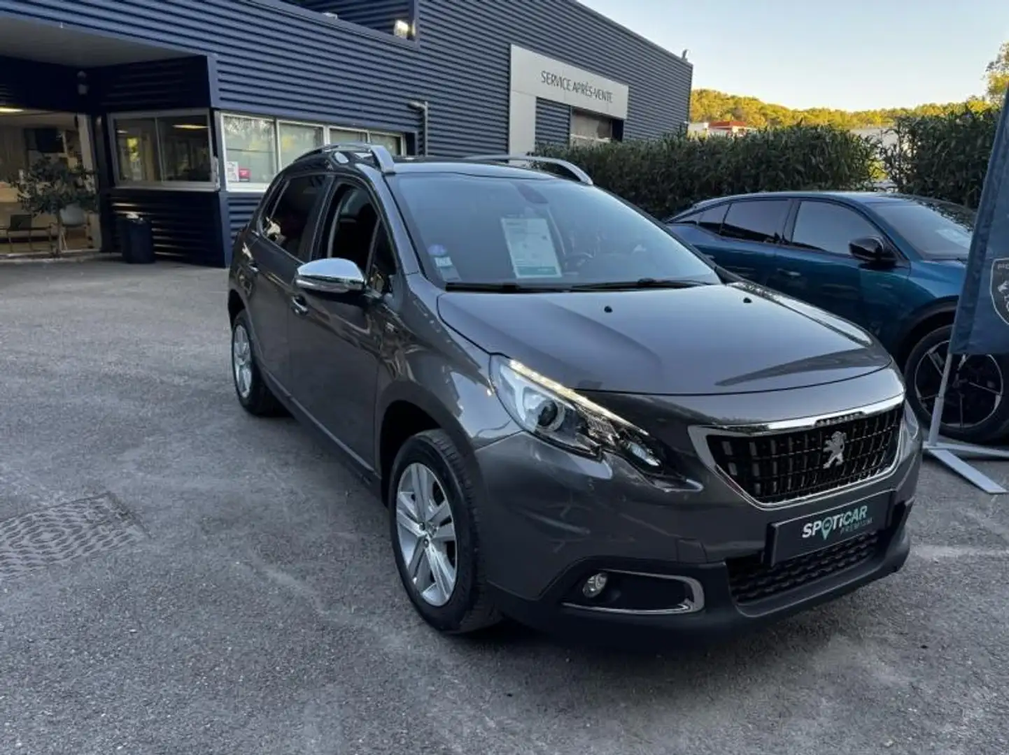 Peugeot 2008 1.2 PureTech 82ch Style Gris - 2