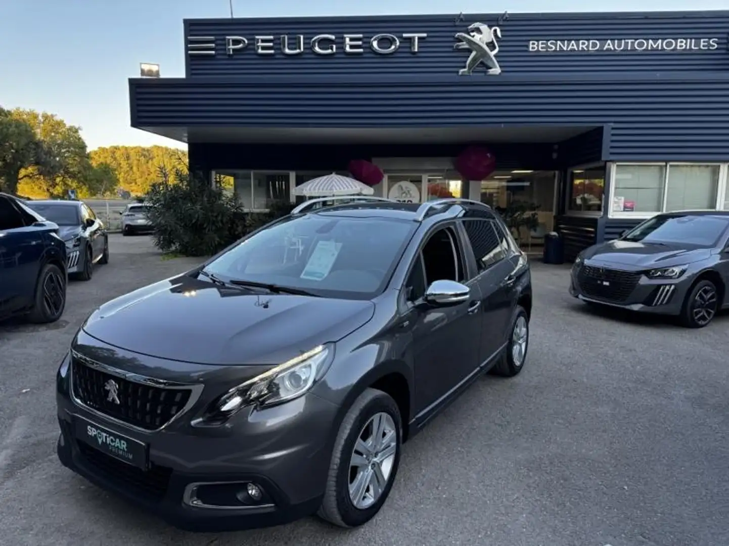 Peugeot 2008 1.2 PureTech 82ch Style Gris - 1