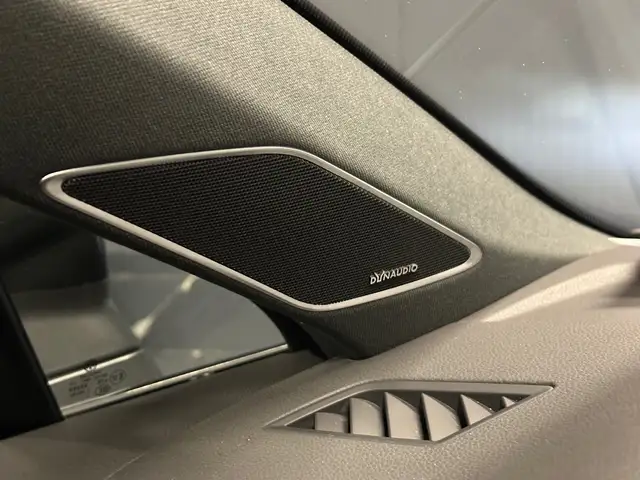 Volkswagen Touareg view 20