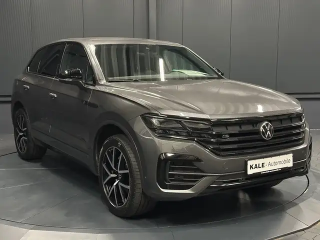Volkswagen Touareg view 7