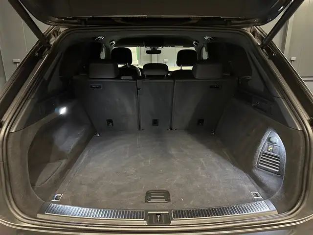 Volkswagen Touareg view 28