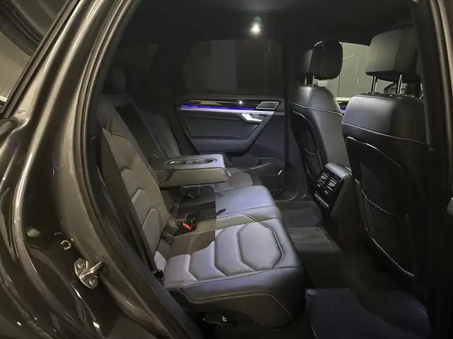 Volkswagen Touareg view 12