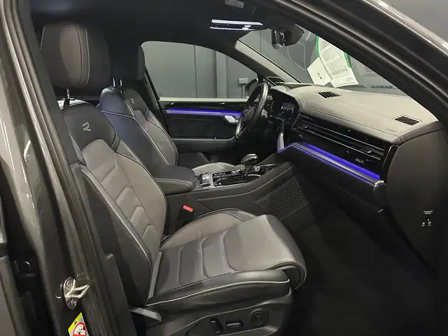 Volkswagen Touareg view 10