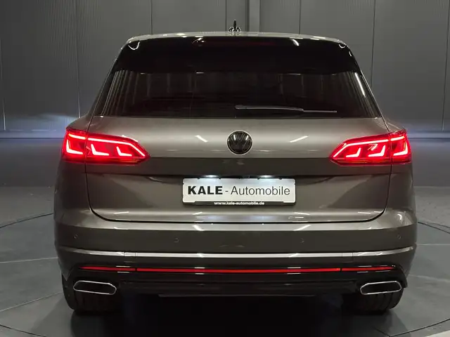 Volkswagen Touareg view 4