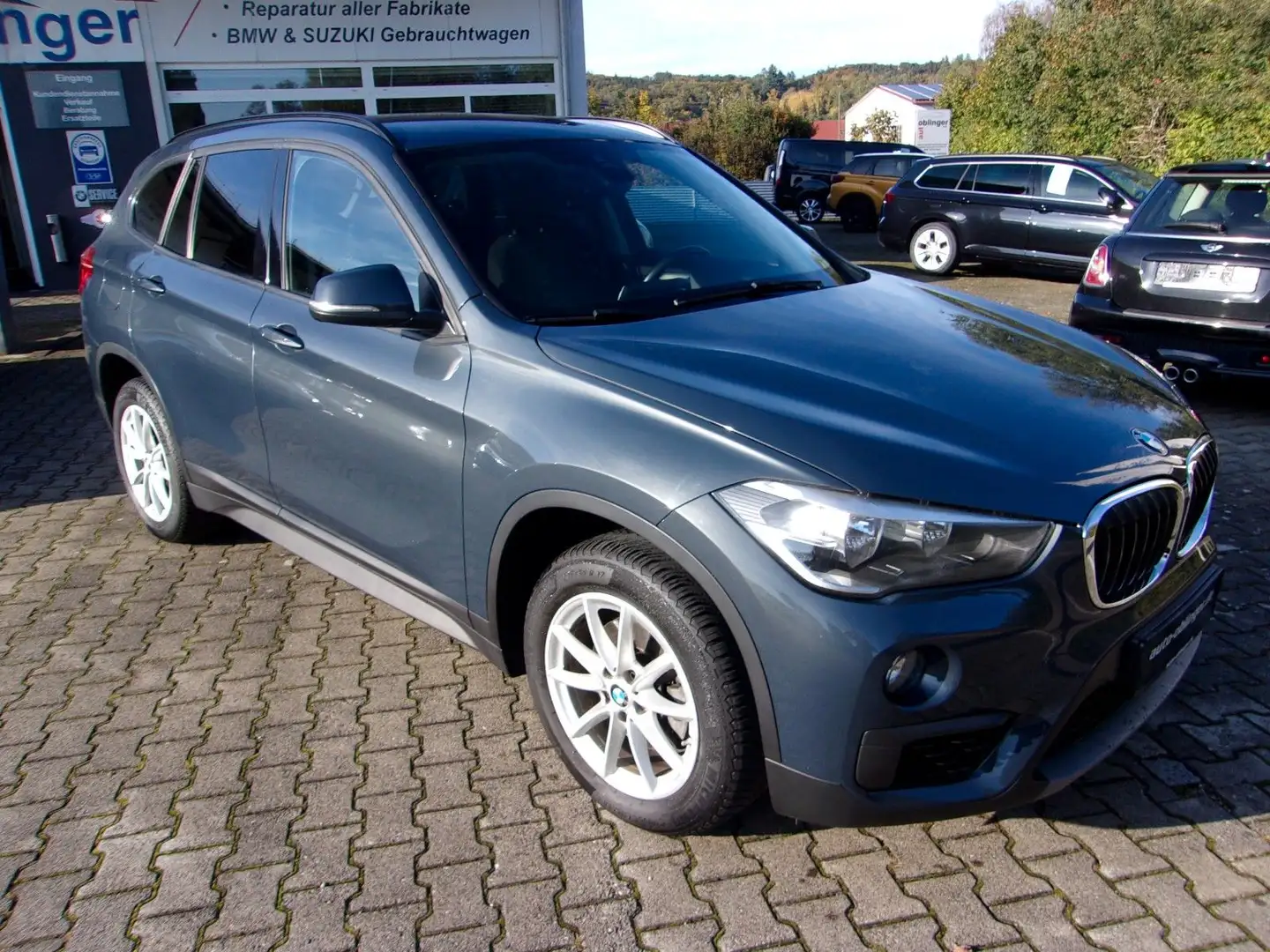 BMW X1 sDrive18i Automatic Grau - 1