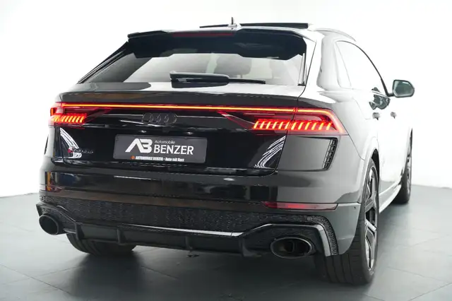 Audi Q8 view 9