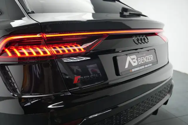 Audi Q8 view 10