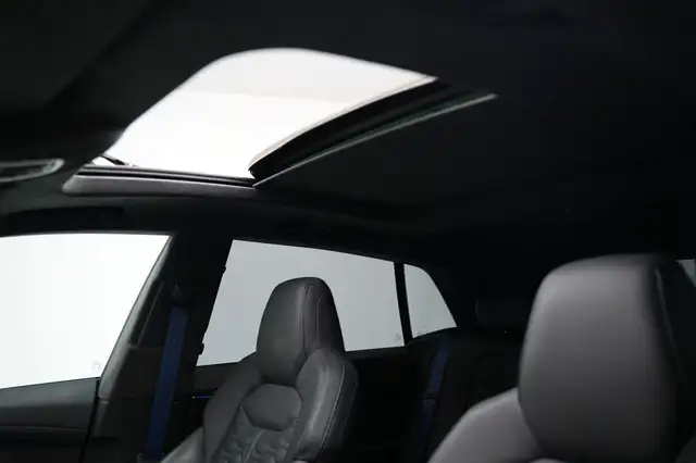 Audi Q8 view 15