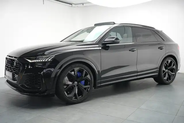 Audi Q8 view 6