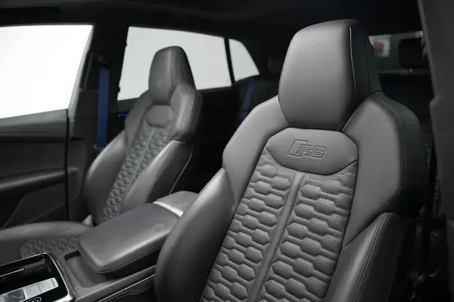 Audi Q8 view 14