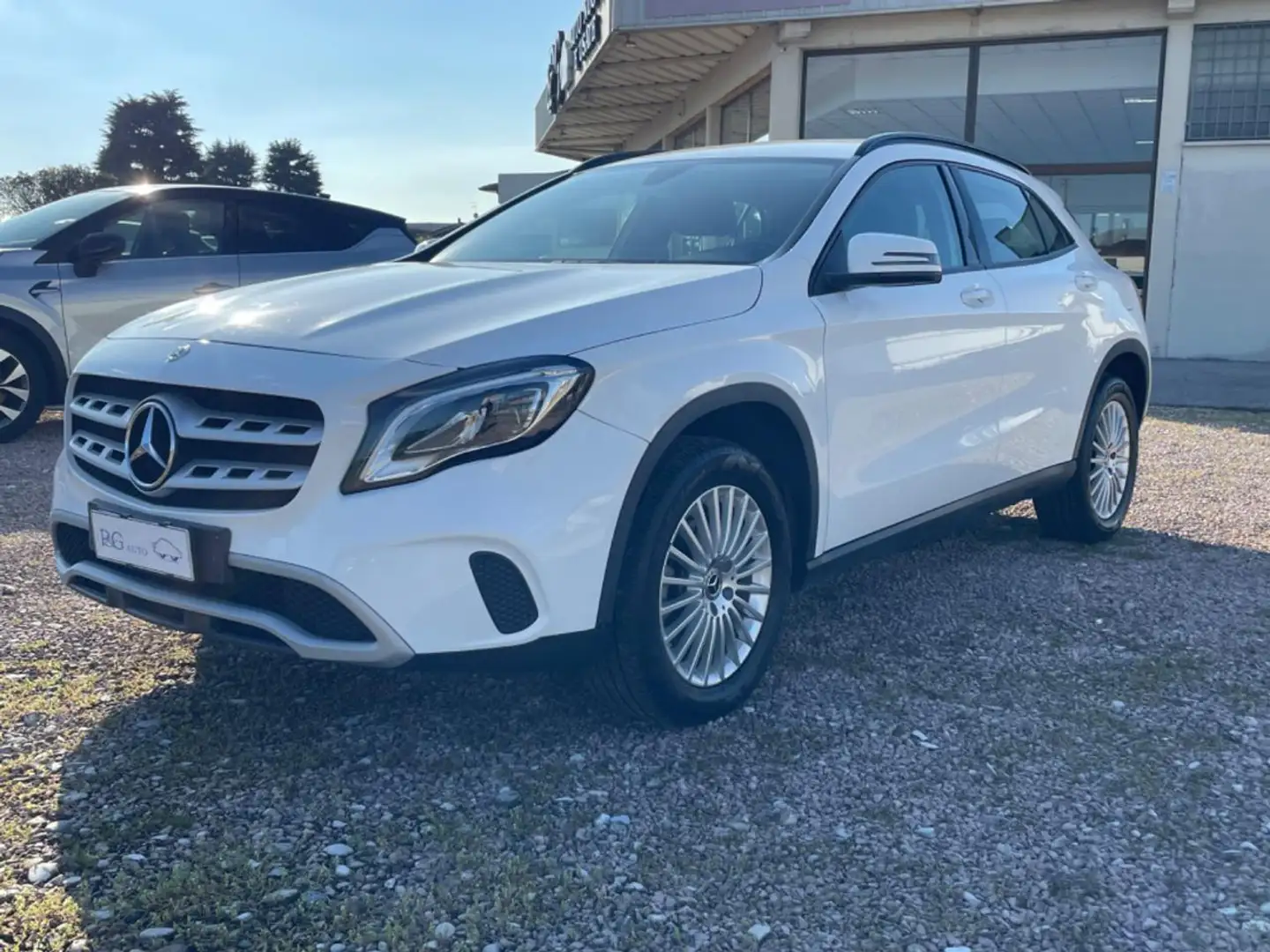 Mercedes-Benz GLA 180 Business Extra Bianco - 2