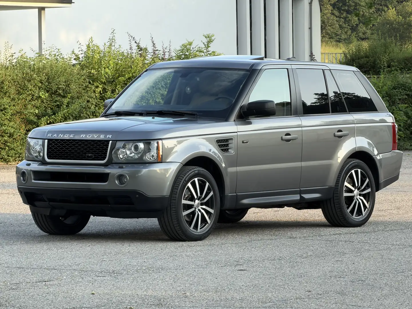 Land Rover Range Rover Sport 2,7 TdV6 HSE AHK 3,5 LUFTFAHRWERK SCHIEBEDACH H&K Grau - 2