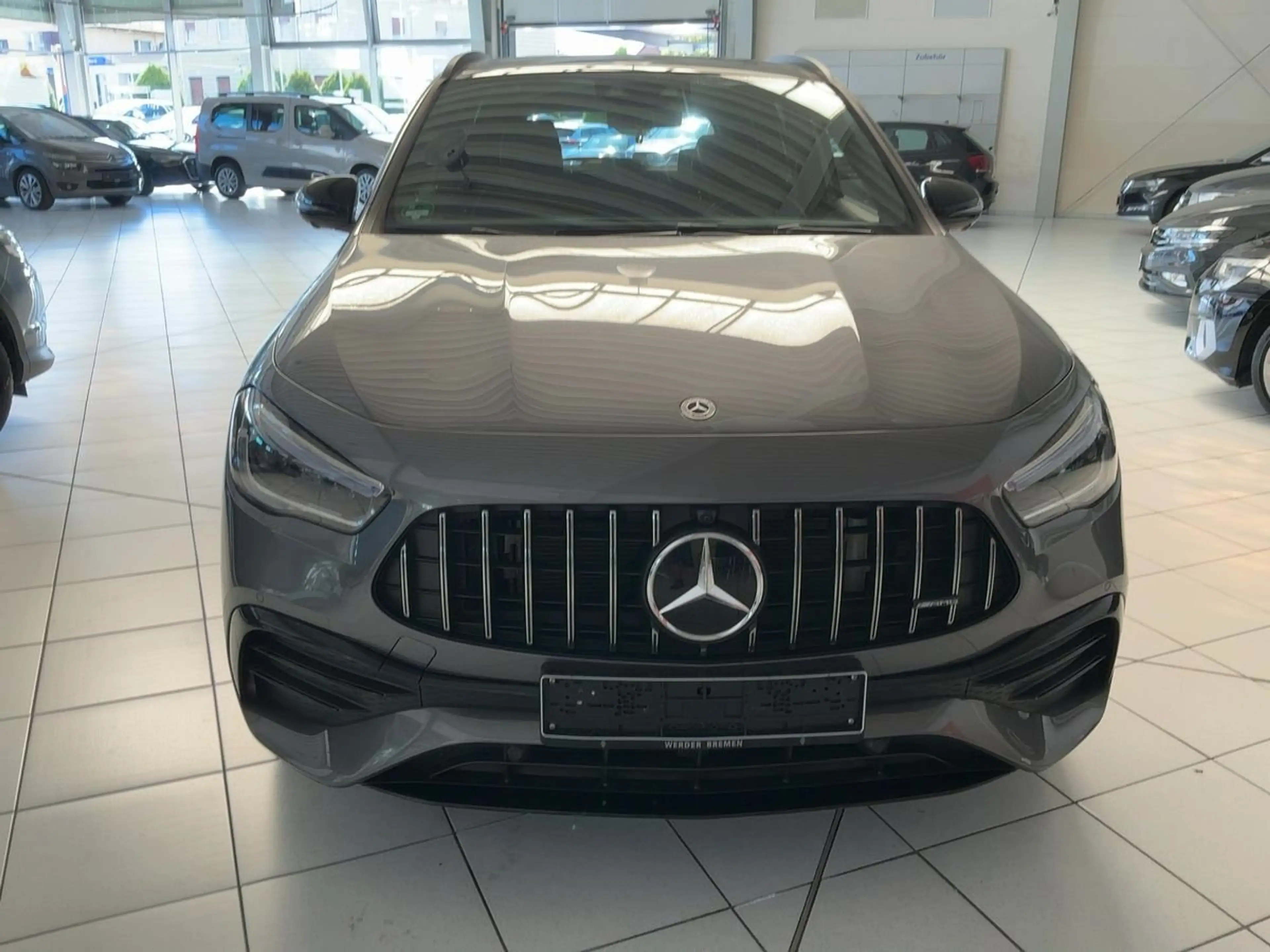 Mercedes-Benz GLA 35 AMG Pano AHK KeyGo MLED HighEndMBUX Night — photo 4