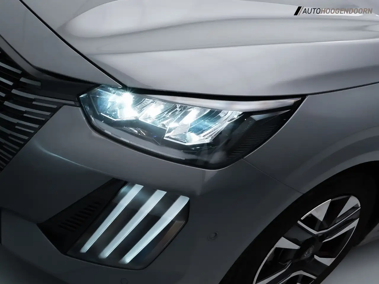 Peugeot 208 1.2 PureTech 100 Allure Sportive (APPLE CARPLAY,CL 10