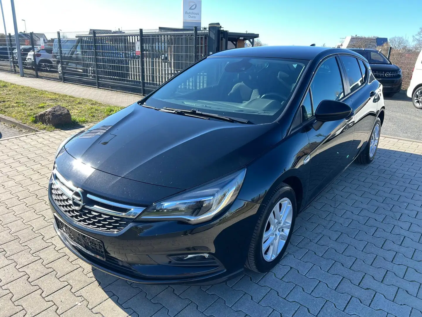 Opel Astra 1.6 D Edition StartStop Aut. Navi+Shz+Pdc Černá - 2