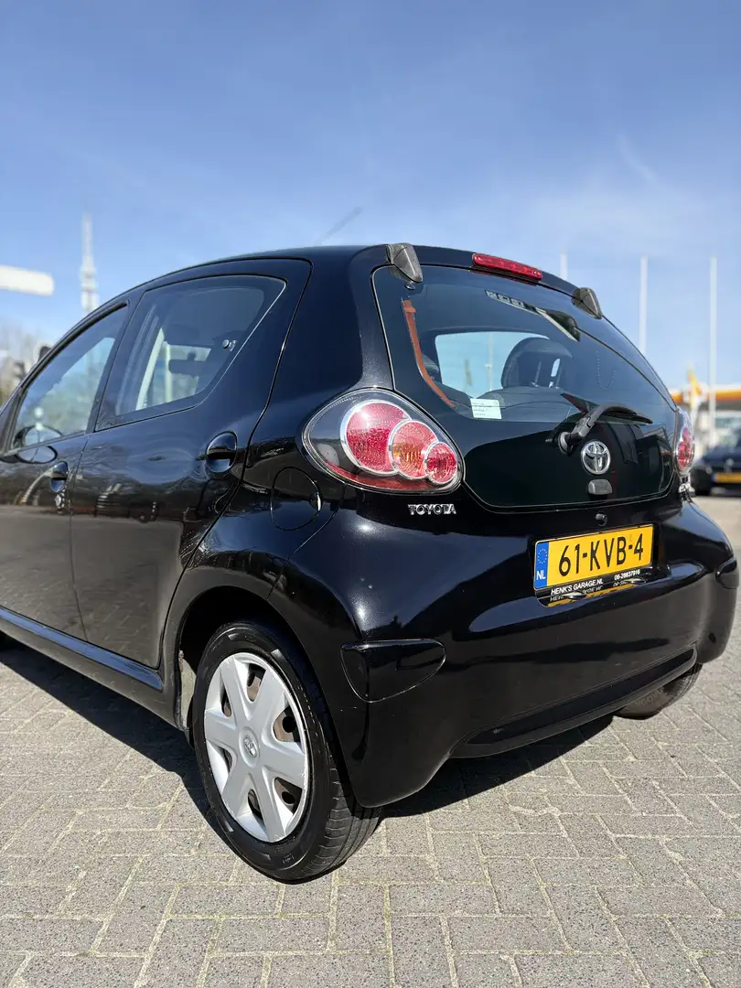 Toyota Aygo Toyota Aygo 1.0 12V Vvt-i 5 DRS AIRCO 2010 ZWART - 2