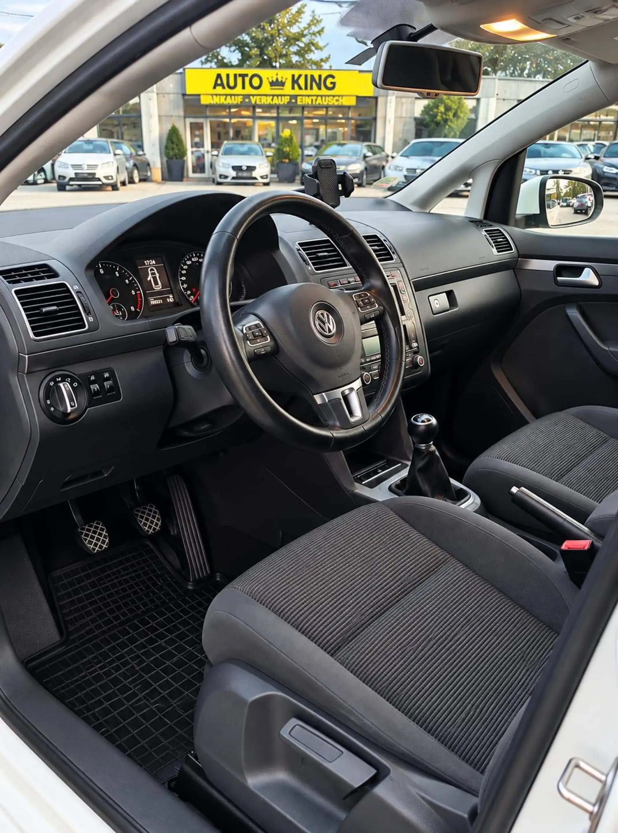 Volkswagen Touran Comfortline BMT — photo 11
