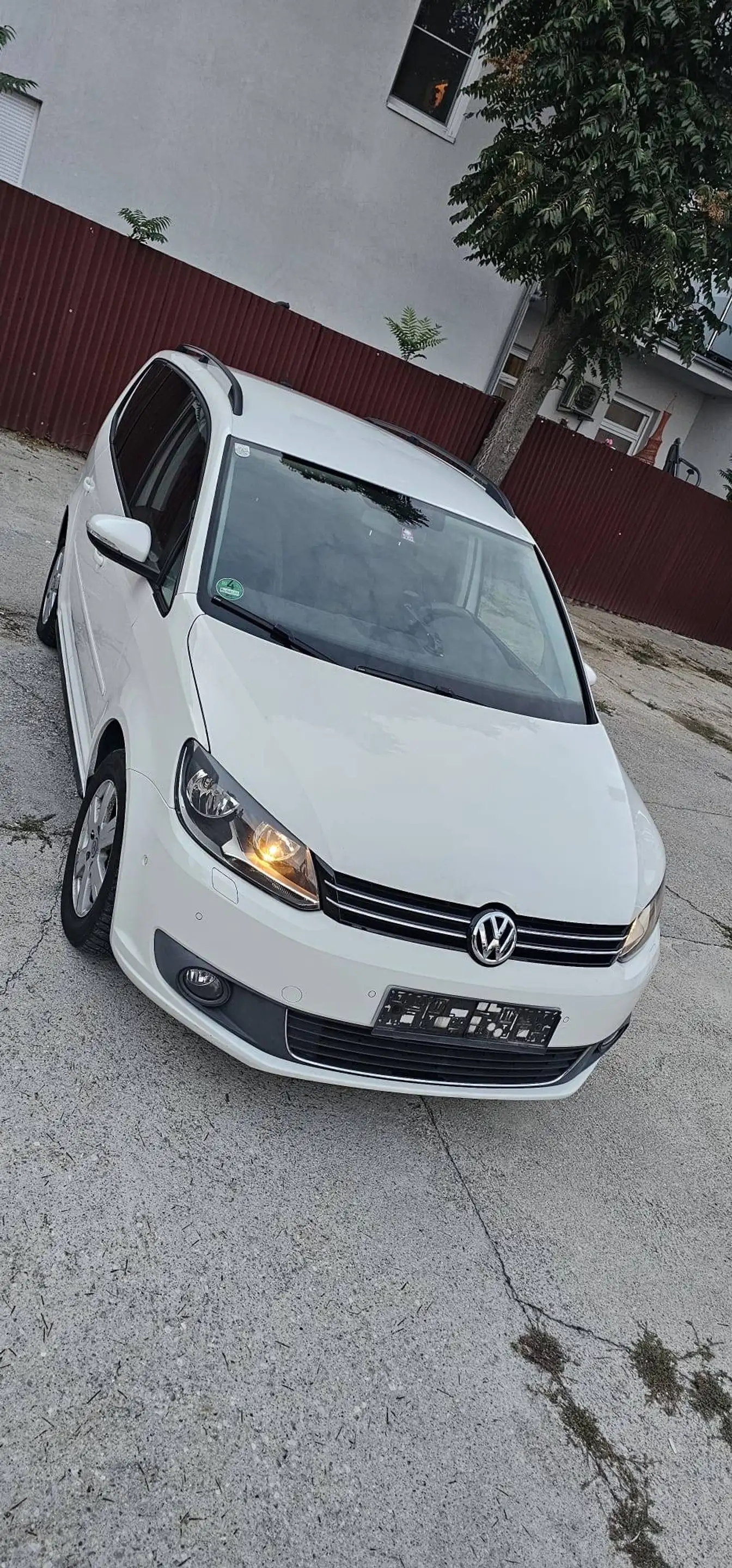 Volkswagen Touran Comfortline BMT — photo 2