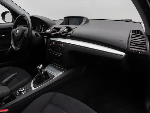 BMW 1 Series view 23