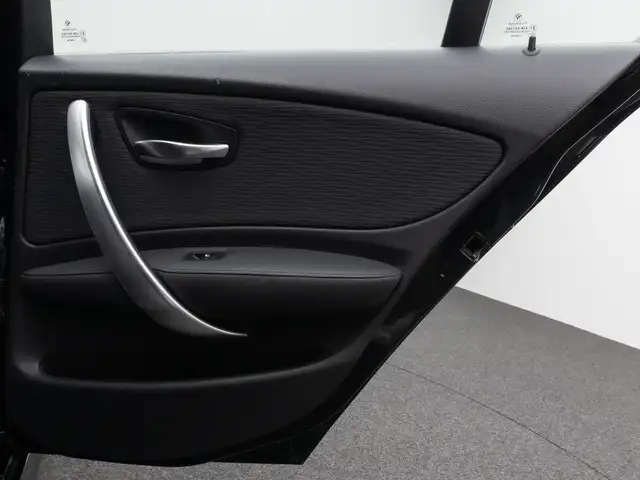BMW 1 Series view 30