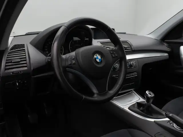 BMW 1 Series view 20