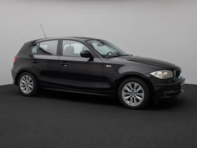 BMW 1 Series view 4