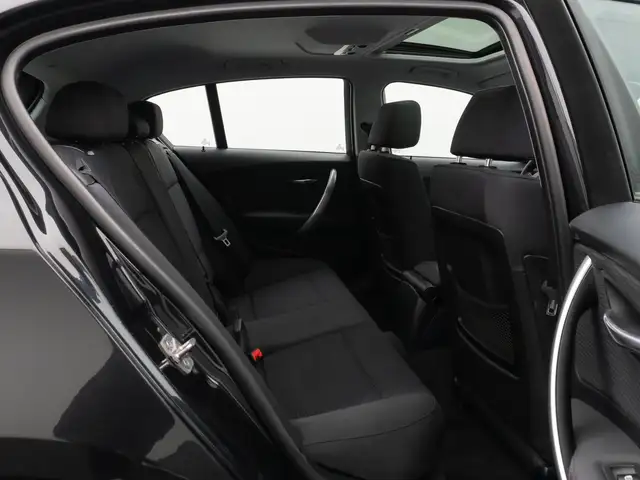 BMW 1 Series view 26