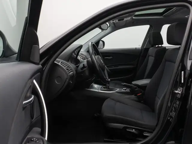 BMW 1 Series view 19