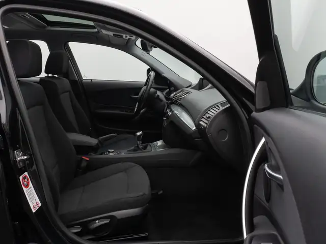 BMW 1 Series view 24