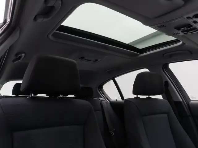 BMW 1 Series view 28
