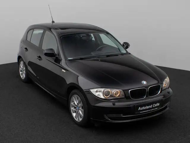 BMW 1 Series view 3