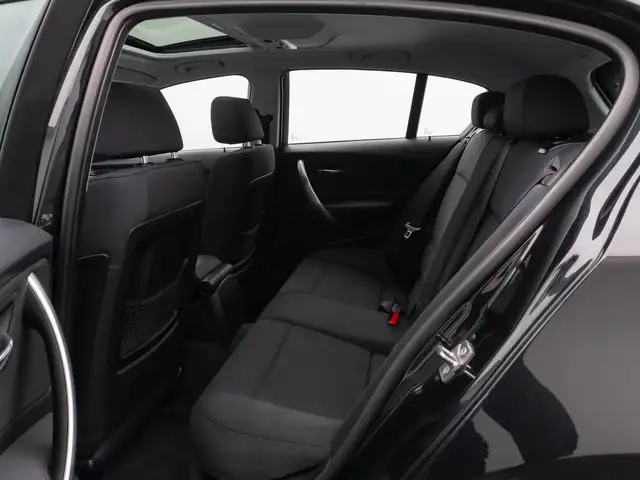 BMW 1 Series view 25