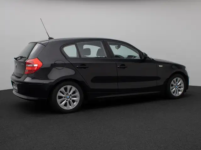 BMW 1 Series view 6