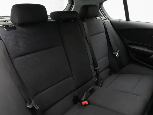 BMW 1 Series view 27