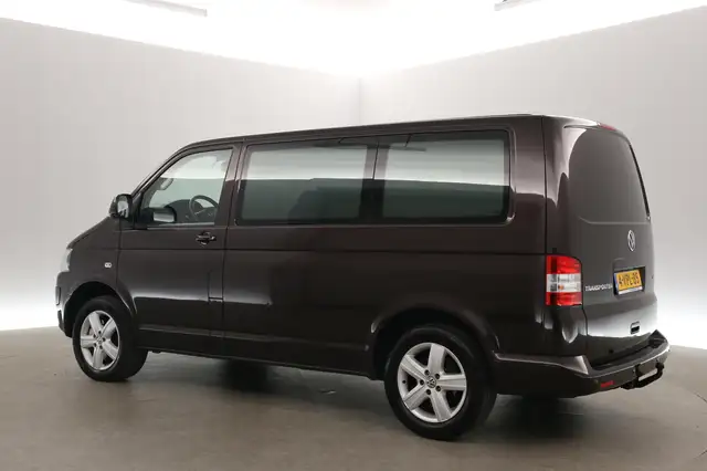 Volkswagen Transporter view 4