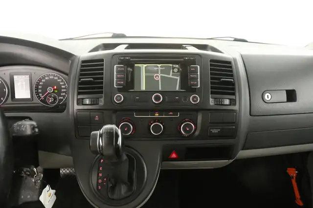 Volkswagen Transporter view 11