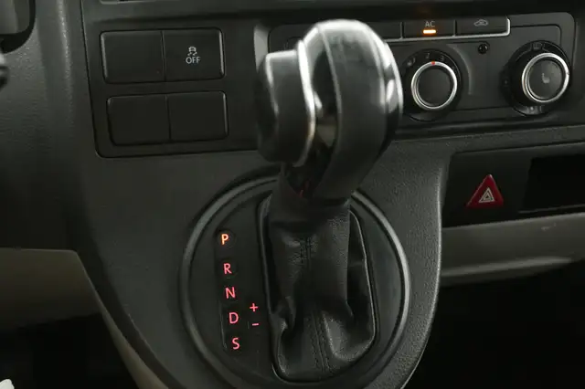 Volkswagen Transporter view 13