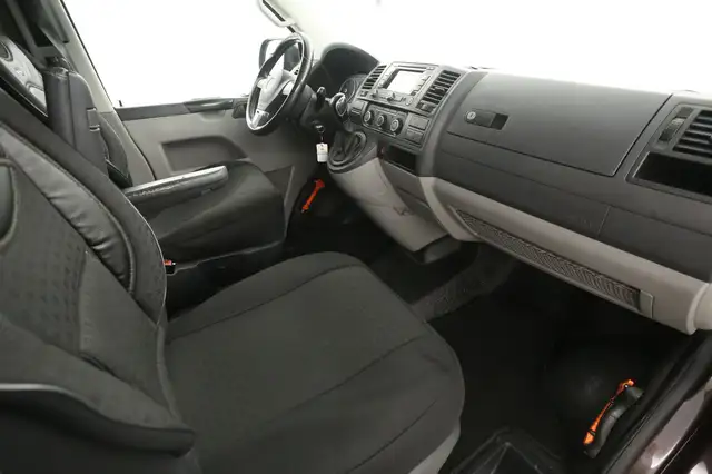 Volkswagen Transporter view 21