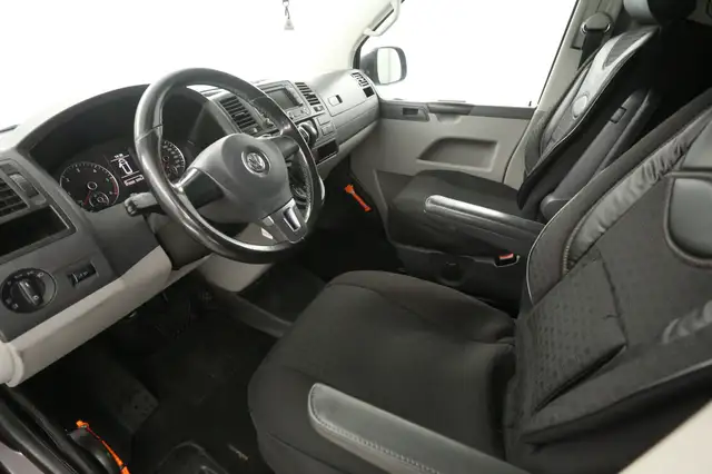 Volkswagen Transporter view 20