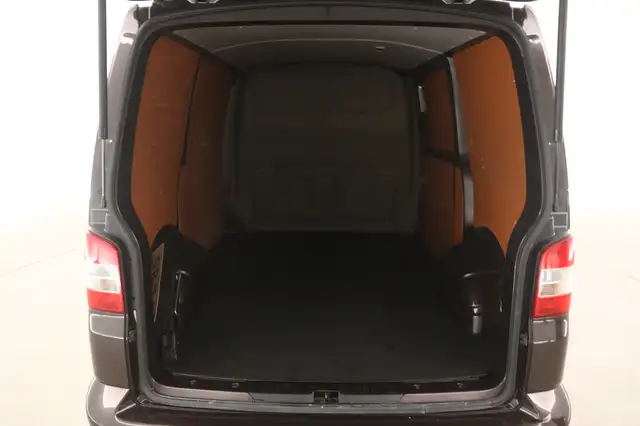 Volkswagen Transporter view 3