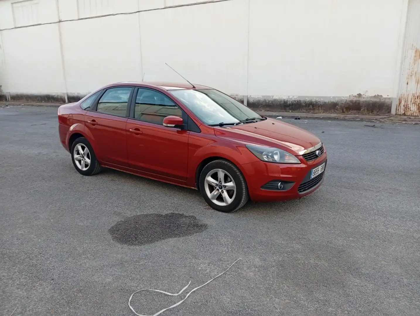 Ford Focus 1.6TDCi Titanium Rojo - 1