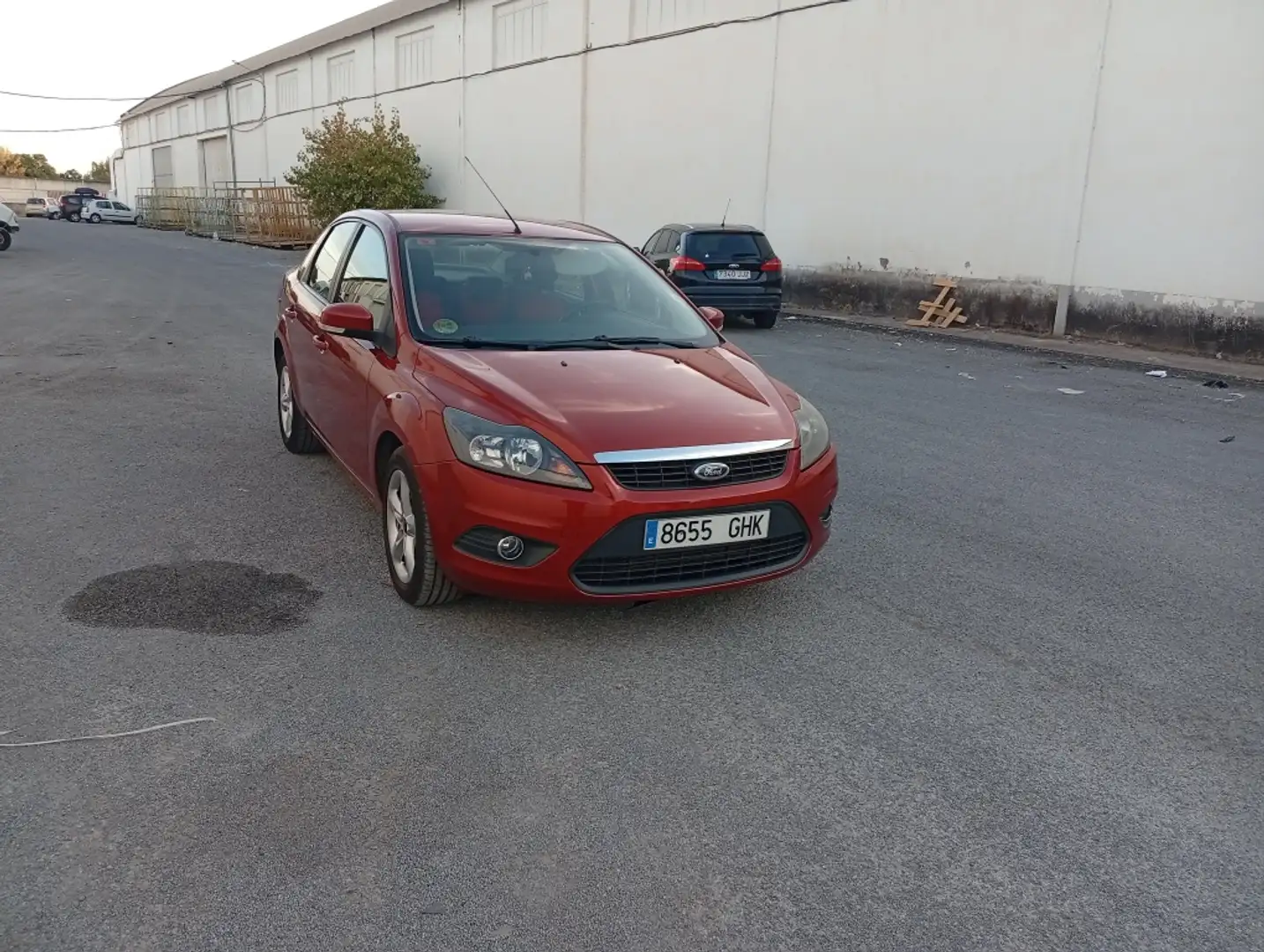 Ford Focus 1.6TDCi Titanium Rojo - 2