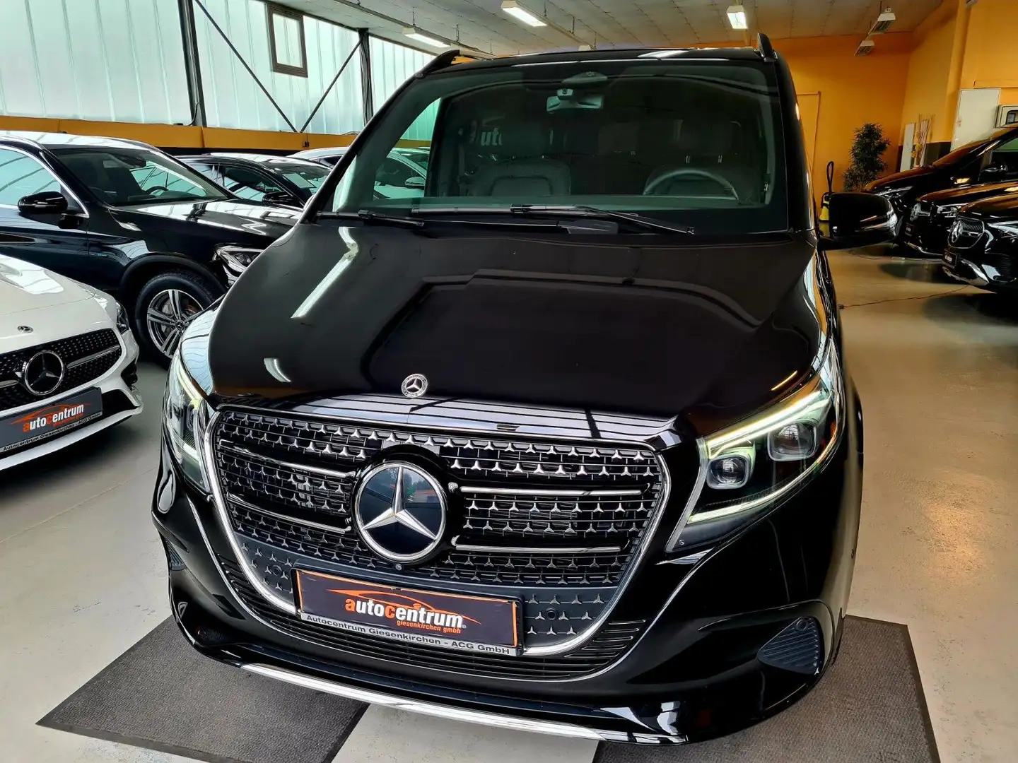 Mercedes-Benz V 300 d 9G extralang*Mod 25*Leder*ACC*8 Sitz*360° Schwarz - 2