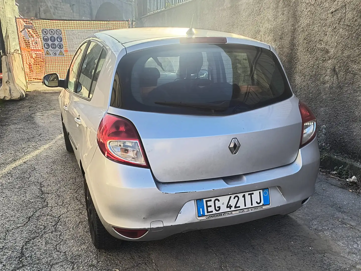 Renault Clio Clio 1.2 16V 75 Grandtour Night and Day Grau - 2