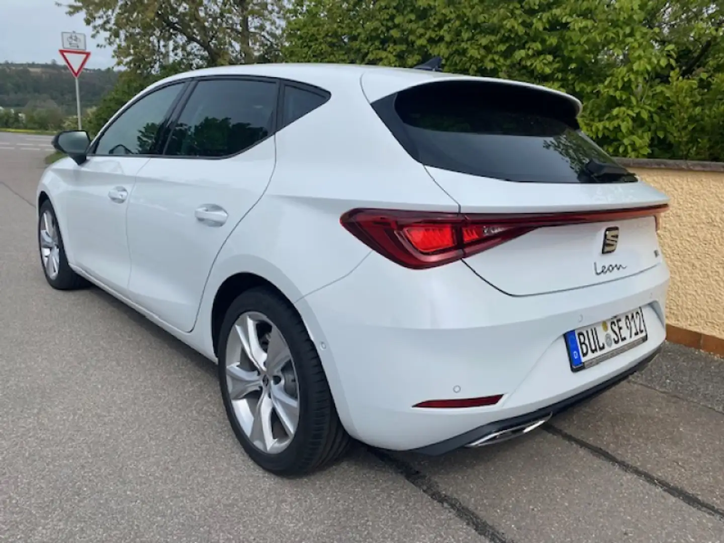 SEAT Leon Leon 1.5 eTSI ACT FR Weiß - 2