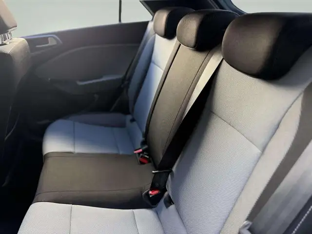 Hyundai i20 view 12