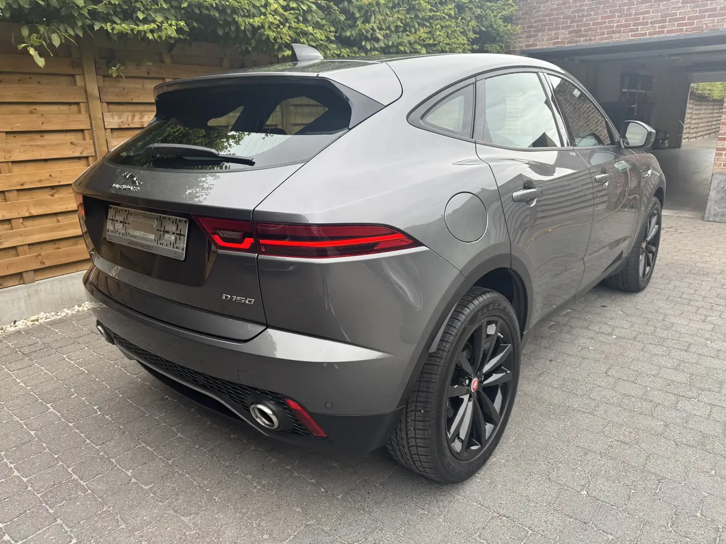 Jaguar E-Pace D150 R-Dynamic camera, navigatie, 20” velgen,. - 2