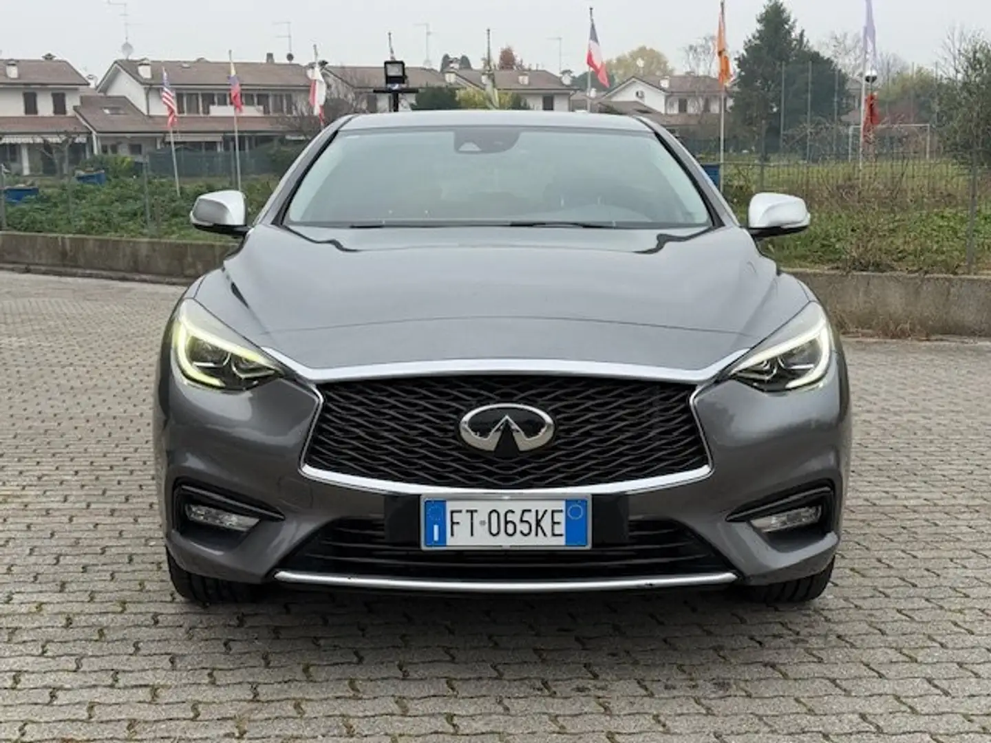 Infiniti Q30 Q30 1.5d Premium 109cv dct Gris - 2