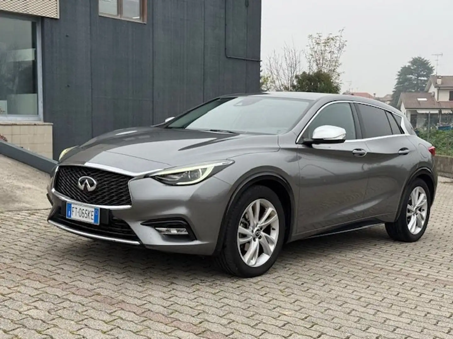 Infiniti Q30 Q30 1.5d Premium 109cv dct Gris - 1