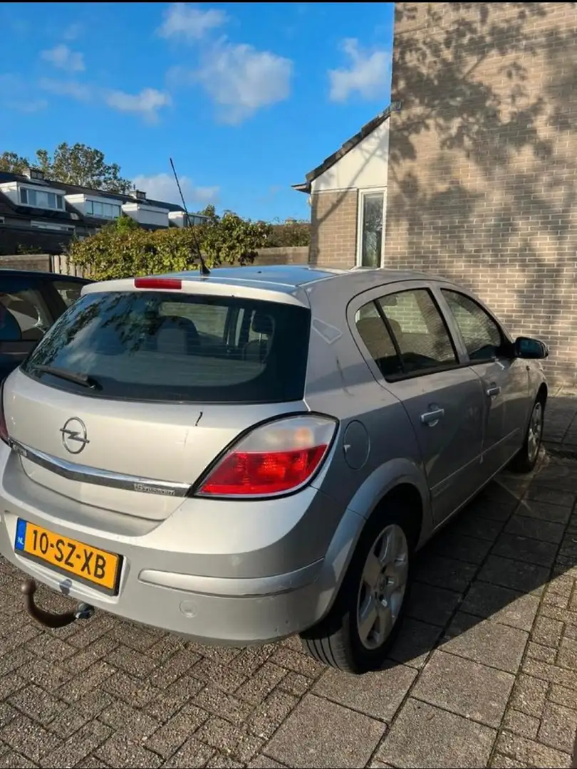 Opel Astra 1.6 Edition Grijs - 2